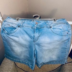 Gently used Royality Wanna better butt Size 12